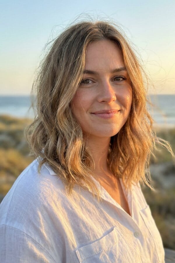 25 Trendy Shoulder Length Hairstyles to Try 6 Beachy Wave Lob