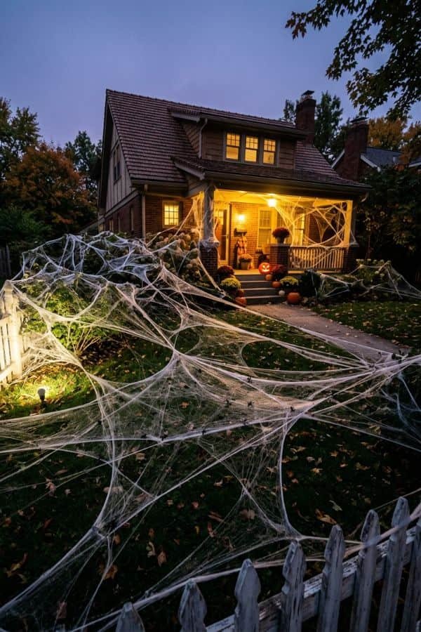 27 Front Yard Halloween Decorations 13 Cobweb Lawn Design