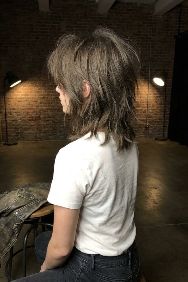 25 Trendy Shoulder Length Hairstyles to Try 5 Shoulder Length Wolf Cut
