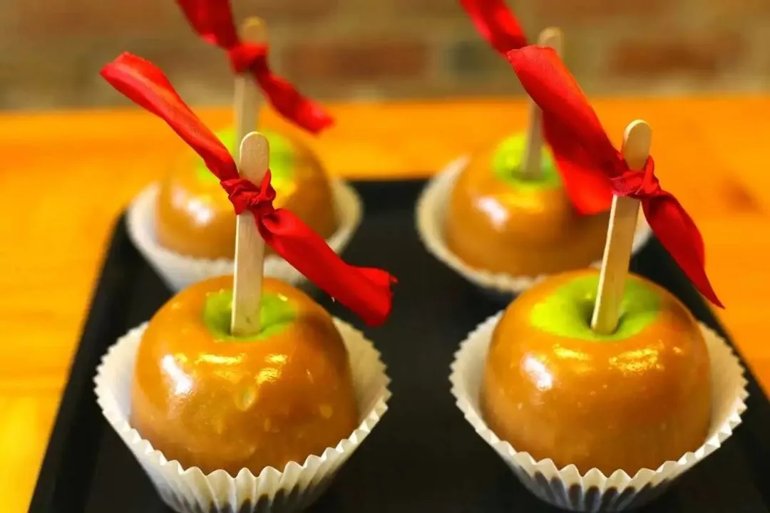 Halloween Caramel Apples