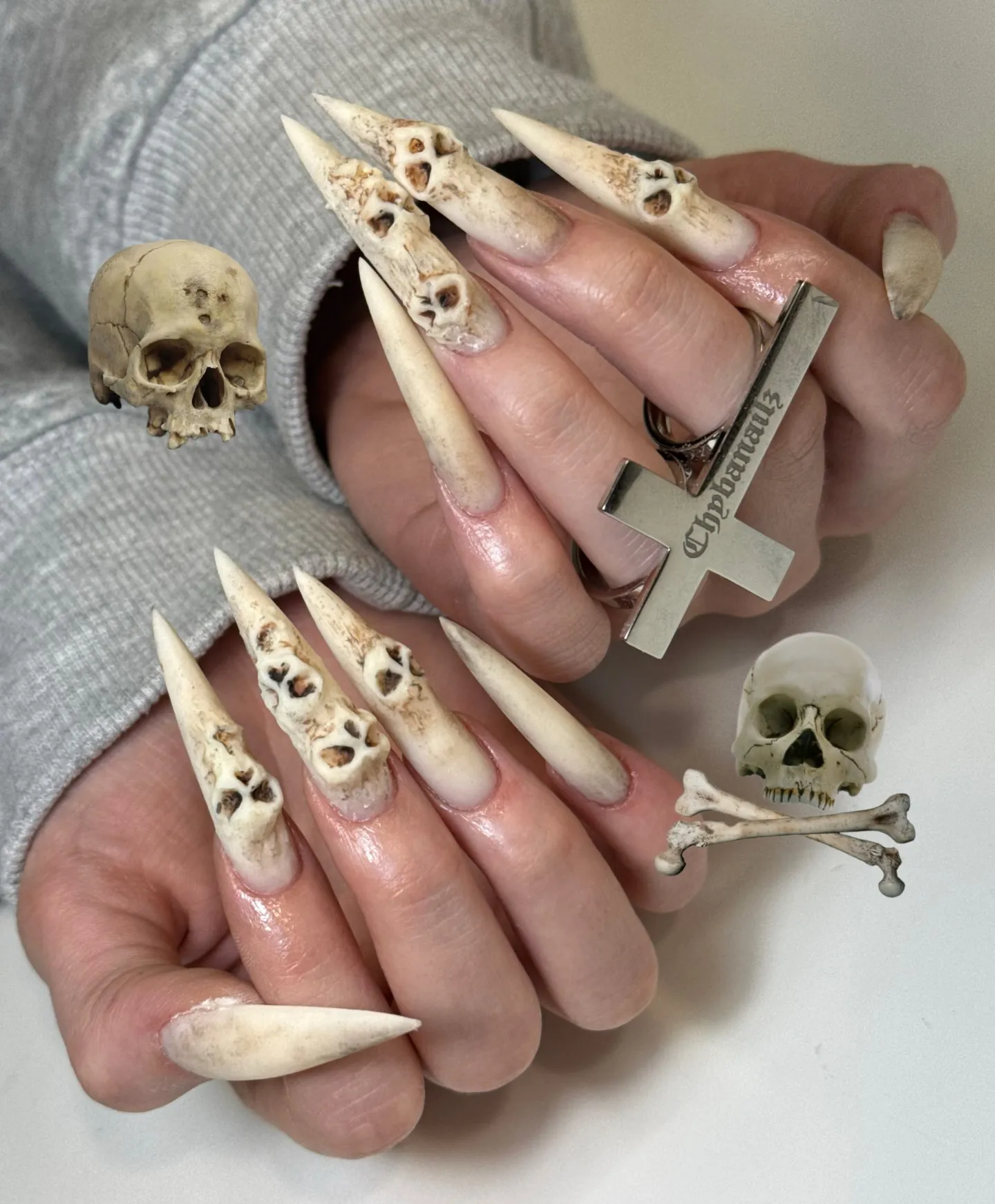 Spooky Skull Accent Nails